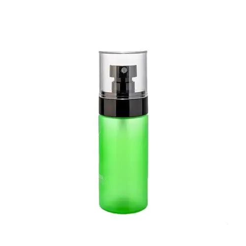 Bouteille de cosmétique avec pompe à airless et vaporisateur d'eau en plastique. Bouteille de cosmétique avec pompe à airless et vaporisateur d'eau en plastique.