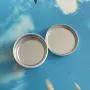 Mini Meta Tins 4 oz Flache Rundtöpfe mit Festklemmdeckeln Leere Töpfe Kosmetik Töpfe Party Favors Töpfe und Lebensmittelbehälter (Weiß)