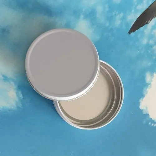 Mini Meta Tins 4 oz Flache Rundtöpfe mit Festklemmdeckeln Leere Töpfe Kosmetik Töpfe Party Favors Töpfe und Lebensmittelbehälter (Weiß)