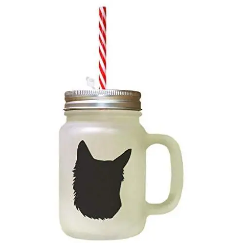 Schwarze Kroatienische Schäferhund-Silhouette in einem frostigen Glas-Mason-Jar mit Strohhalme.
