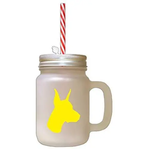 Gelber Dobermann Pinscher Silhouetten-Glas-Mason Jar mit Stroh – Silhouette eines gelben Dobermann Pinschers in einem frostigen Glas-Mason Jar mit Stroh.