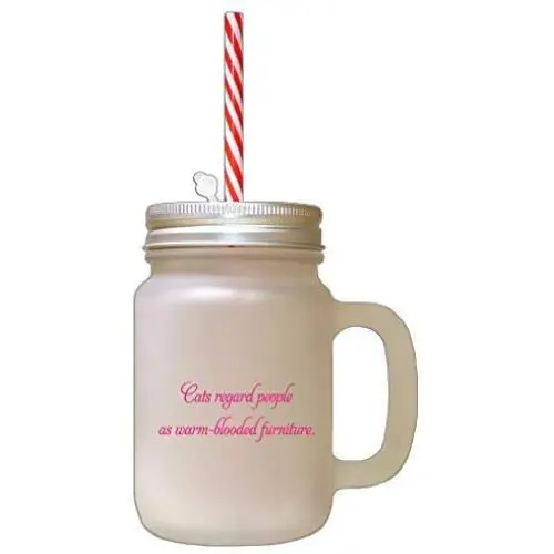 Chats Rose Bonbon Observent les Humains, les Meubles Chauds et le Verre Froissé avec une Paille. Chats Rose Bonbon Observent les Humains, les Meubles Chauds et le Verre Froissé avec une Paille.