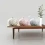 Ensemble de 3 Pots en Céramique Décorés de Fleurs pour Condiments et Épices avec Couvercles, Cuillère en Céramique et Plateau en Bois Ensemble de 3 Pots en Céramique Décorés de Fleurs pour Condiments et Épices avec Couvercles, Cuillère en Céramique et Plateau en Bois
