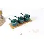 Ensemble de trois pots de condiments en céramique émeraude, style européen miniature. Ensemble de trois pots de condiments en céramique émeraude, style européen miniature.
