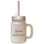 La Danse du Dieu de la Marine au Milieu d'un Mason Jar en Verre Froissé et un Paquet de Paille. La Danse du Dieu de la Marine au Milieu d'un Mason Jar en Verre Froissé et un Paquet de Paille.