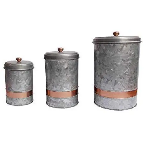 Ensemble de trois boîtes de rangement en métal galvanisé de qualité supérieure avec couvercle et bord en cuivre gris. Ensemble de trois boîtes de rangement en métal galvanisé de qualité supérieure avec couvercle et bord en cuivre gris.