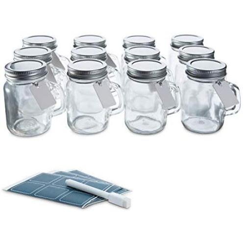 Glas Favoriergläser mit Deckeln und Henkeln – 3,4 oz – Mini Mason Jar Favors Flaschen mit Kreide-Etiketten, Kreidenschriftstift, personalisierte Anhänger und Schnur – [12er Set] Für Gewürze, Süßigkeiten