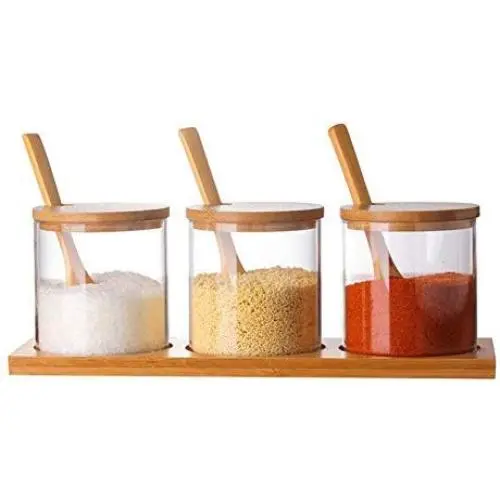 Taimot Glas Geschmacksstoffeimer mit Holzschnapsel, Küchen Glas Gewürz Box Set – 3 Geschmacksstoffeimer + 3 Löffel + Bambus-Basis Ablage, 10 oz, Gewürzbehälter, Zuckerbehälter, Teebehälter