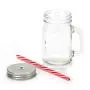 Glasbehälter aus Mason-Gläsern mit Henkel, Schussgläser mit geprägtem Logo, Silberdeckel und Plastikstrohhalme. 16 oz. pro Stück. Old Fashion Drinking Glasses – Pack von 6 Stück von Premium Vials.