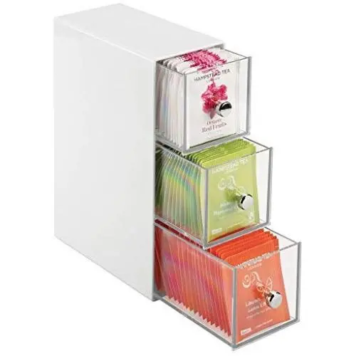 mDesign Kunststoff Küchenschrank, Schrank, Schreibtisch Organizer Aufbewahrung Station mit 3 Schubladen für Kaffee, Tee, Zucker, Süßigkeiten, Sahne, Getränkekapseln, Packungen - Weiß/Transparent