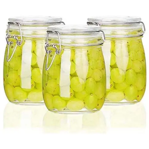 Bouteille de vin mousseux, verre à vin, jarre de verre étanche, pot pour fruits de passion, citron, enzyme, petit récipient. Bouteille de vin mousseux, verre à vin, jarre de verre étanche, pot pour fruits de passion, citron, enzyme, petit récipient.