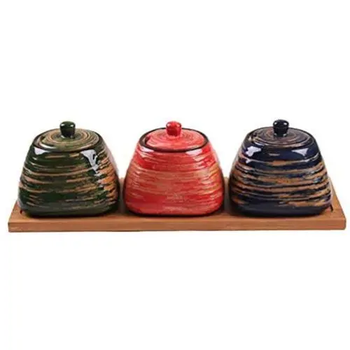 Ensemble de petits pots d'épices en céramique, ustensiles de cuisine japonais peints à la main, boîte pour la maison. Ensemble de petits pots d'épices en céramique, ustensiles de cuisine japonais peints à la main, boîte pour la maison.