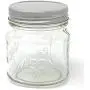 Bouteilles en verre Mason carrées de 240 ml (12 pack) avec couvercles argentés. Bouteilles en verre Mason carrées de 240 ml (12 pack) avec couvercles argentés.