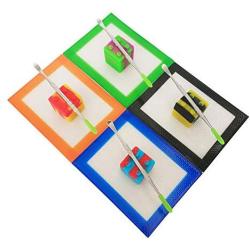 SZBS A Set Silicone Mat 9ml Container Cube Shape Container Wax Oil Container Concentrate Storage Containers Wax Silicone Jar With a Metal Rod (Random Color)