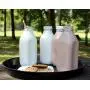 Maisen Korbflechts Glass Milchflaschen (4er Set); Retro Vintage Stil Milchbehälter mit Aufklikappen, zusätzliche Klappenträger enthalten