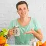 Ewige Grüne Nähe – Ich Bitte Dich, Mich Lieben Und Geben Mir Frieden. Gefrosteter Glasbehälter mit Stroh.