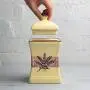 Stadt zu Cottage Handgemachte Lavendel-Blumen Gelbe und Creme Große Keramik 31,5 oz/900ml Küchen-Aufbewahrungsglas mit Deckel | Tonkanister, Keksdose, Wohngifts Geschenk