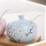 Ensemble de 3 Pots en Céramique Décorés de Fleurs pour Condiments et Épices avec Couvercles, Cuillère en Céramique et Plateau en Bois Ensemble de 3 Pots en Céramique Décorés de Fleurs pour Condiments et Épices avec Couvercles, Cuillère en Céramique et Plateau en Bois
