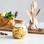 Ensembles de 2 Pots en Verre sans Plomb pour le Stockage d'Aliments avec Bouchons en Bois – Pots pour Café, Biscuits, Farine, Sucre, Épices (550 ml / 18.6 oz) Ensembles de 2 Pots en Verre sans Plomb pour le Stockage d'Aliments avec Bouchons en Bois – Pots pour Café, Biscuits, Farine, Sucre, Épices (550 ml / 18.6 oz)