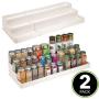 mDesign Kunststoff Verstellbare, Erweiterbare Küchenschrank, Pantry, Regal Organizer/Gewürzregal mit 3-stufigem Lagerbereich für Gewürzflaschen, Gläser, Gewürze, Backzutaten – 2er Pack – Creme/Beige