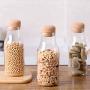 Klare Glas-Aufbewahrungsvasen mit Holzstopfen für die Küche, Küchenorganisation, Müsli-Behälter.