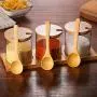 Taimot Glas Geschmacksstoffeimer mit Holzschnapsel, Küchen Glas Gewürz Box Set – 3 Geschmacksstoffeimer + 3 Löffel + Bambus-Basis Ablage, 10 oz, Gewürzbehälter, Zuckerbehälter, Teebehälter