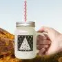 Roter, Wintergirlandekorierter Glasbehälter mit Strohglasbehälter mit Stroh