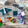 Glas Favoriergläser mit Deckeln und Henkeln – 3,4 oz – Mini Mason Jar Favors Flaschen mit Kreide-Etiketten, Kreidenschriftstift, personalisierte Anhänger und Schnur – [12er Set] Für Gewürze, Süßigkeiten