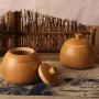 Bouteilles de rangement en bambou naturel, petits contenants artisanaux, pots à thé, boîtes à épices, caddies ronds avec couvercle, style vintage. Bouteilles de rangement en bambou naturel, petits contenants artisanaux, pots à thé, boîtes à épices, caddies ronds avec couvercle, style vintage.