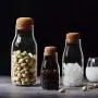Bouteille en verre de liège, pot transparent résistant à la chaleur pour lait, jus, stockage, conserve, réservoir en verre, conserve le thé et le café. Bouteille en verre de liège, pot transparent résistant à la chaleur pour lait, jus, stockage, conserve, réservoir en verre, conserve le thé et le café.