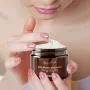 Hydratant Quotidien, Crème Organique et Naturelle pour le Visage, le Cou et la Décolleté & les Mains. Crème Anti-Âge avec 15% de Vitamine C pour Stimuler le Collagène, Lutter Contre les Rides et Hydrater la Peau Efficacement, par Candid Essentials