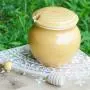 Pot à miel en céramique Cottage Creek avec couvercle et prédécoupe en bois – 473 ml [Blanc]