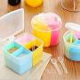 Boîte de rangement pour épices et condiments, contenants divisibles colorés avec cuillère. Boîte de rangement pour épices et condiments, contenants divisibles colorés avec cuillère.