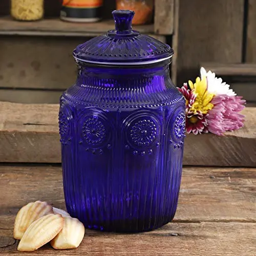 Le Boîte à Décoration en Verre Embossé Cobalt de The Pioneer Woman Le Boîte à Décoration en Verre Embossé Cobalt de The Pioneer Woman