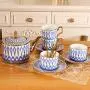 Englischer Porzellan-Kaffeetasse und -Sets mit Espresselöffel, 16-teiliges Set mit Teekanne, Milchkanne, Zuckerbehälter und Aufbewahrungskorb mit Goldrand.