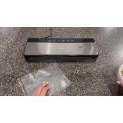 Vacuum Sealer Machine for Food Saver, 6-in-1 Full Automatic Food Sealer With Built-in Cutter &Vacuum Sealers Bags, Air Sealing Dry/Moist/External Vacuum System Modes for All Saving Needs Starter Kit, Easy To Use, Clean And Storage For Home Kitchen
