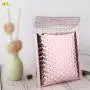 Sac d'enveloppe en polymaille argenté et doré holographique rose et violette, imperméable, avec bulles, 15 x 13 x 4 cm.