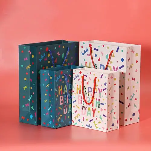 Großhandel Niedliche Cartoon Geburtstag Geschenktüten Individualisiertes Papier Geschenkpäckchen Verpackung