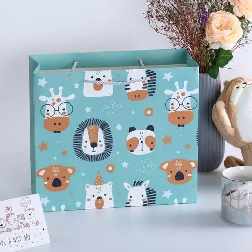 Großhandel mit verschiedenen Stilen bunten, lustigen Cartoons bedruckten Boutique-Papier-Geschenkverpackungstaschen mit individuellem Logo.