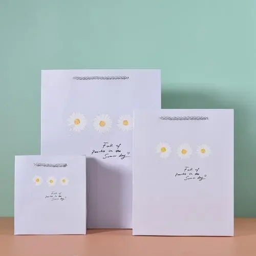 Schöne, individuell bedruckte Gipsblumen-Papierbeutel für Geschenke – Feine Boutiq-Papierbeutel.