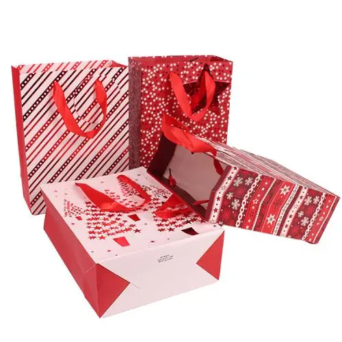 Sacs d'emballage cadeaux de conception élégante et festive, imprimés sur 4 couleurs, design personnalisé pour Noël. Sacs d'emballage cadeaux de conception élégante et festive, imprimés sur 4 couleurs, design personnalisé pour Noël.
