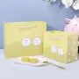 Sac en papier cadeau portable et réutilisable, design neuf, tendance, couleur personnalisée, impression personnalisée avec logo. Sac en papier cadeau portable et réutilisable, design neuf, tendance, couleur personnalisée, impression personnalisée avec logo.