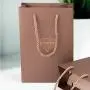 Handgefertigte Hochwertigkeit gewährleistende Goldstempelpapier Geschenkpapiertüten mit individuellem Logo und Griffen