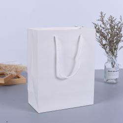 High Quality Wholesale Universal Custom Convenient Eco-friendly Handle Kraft Gift Bag For Packaging