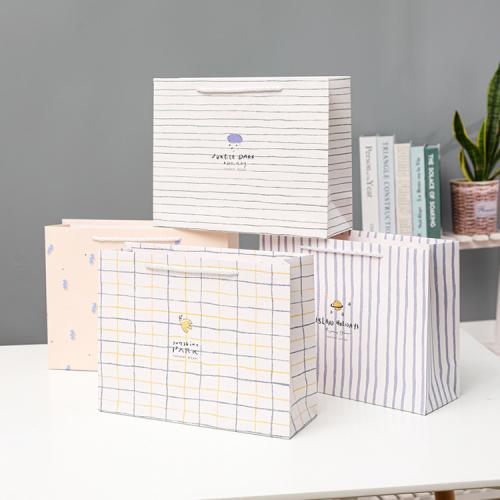 Wholesale Good Quality New Types Fancy Delpaper Gift Packaging Bag With Custom Design Logo