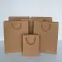 Sacs d'emballage en kraft brun personnalisés, vente en gros, prix bas, avec poignées.