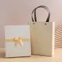 Boîte cadeau luxe personnalisée, belle, à prix réduit, avec logo et ruban. Boîte cadeau luxe personnalisée, belle, à prix réduit, avec logo et ruban.