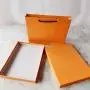 Maßgeschneiderte Luxus-elegante, tragbare, starre Kartonbox-Verpackung für Schals mit Griff.