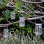 4er Pack Warmweiße 20 LED Solar Mason Jar Lichtdeckel mit Hängern für Regular Mouth Mason Jar Outdoor Garten Weihnachts Halloween Dekoration (Gläser nicht enthalten)
