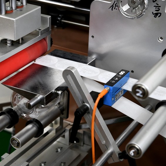 Automatic Labelling Machine Label All Units with the Same Location and Beatiful